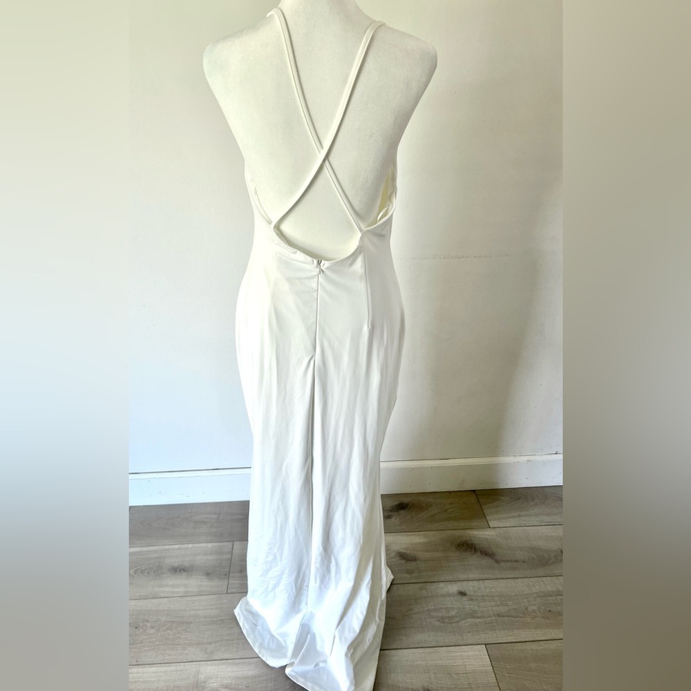 Elegant White Maxi Slip Dress with Spaghetti Straps - Picture 6 of 10
